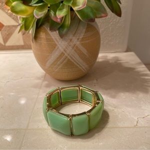 Green Square Stretch Bracelet 7”-8” Costume Jewelry Gold Tone